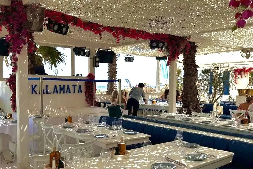 Kalamata, restaurant grec sur la plage de Pampelonne à Saint-Tropez