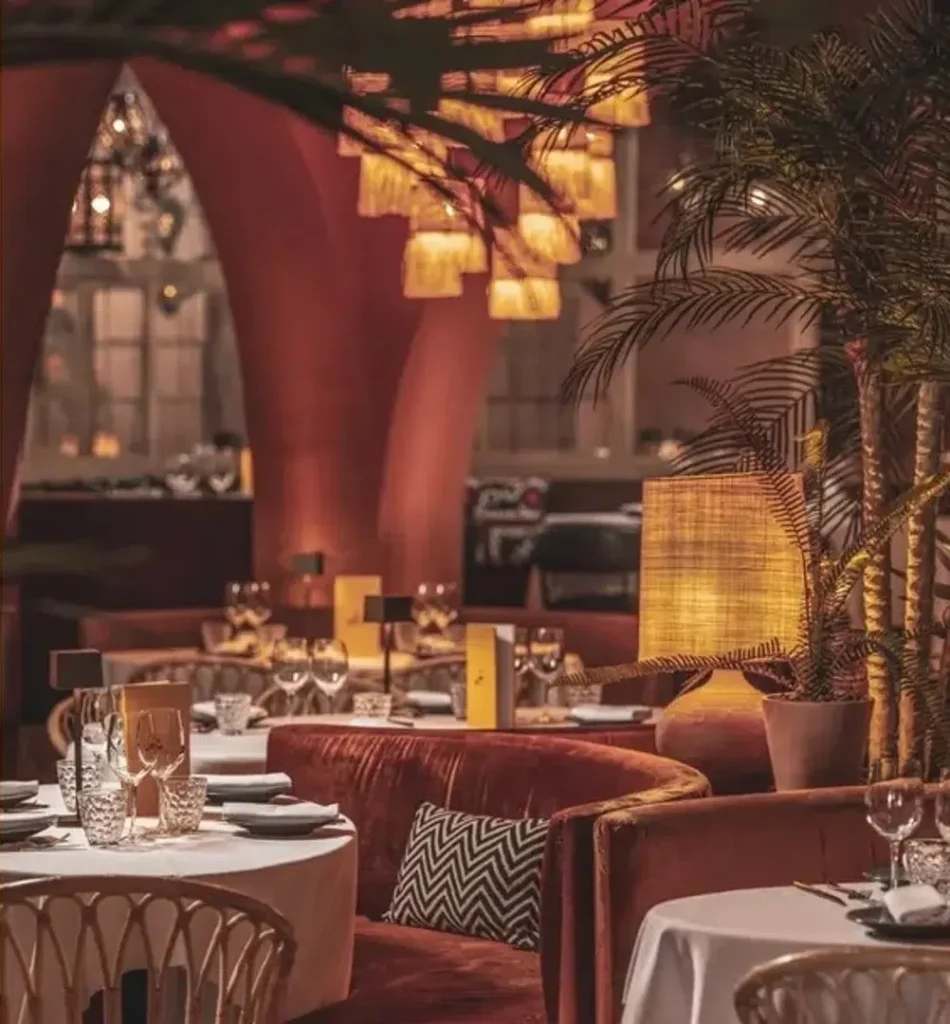 Restaurant Salama à Saint-Tropez, ambiance orientale chic et raffinée